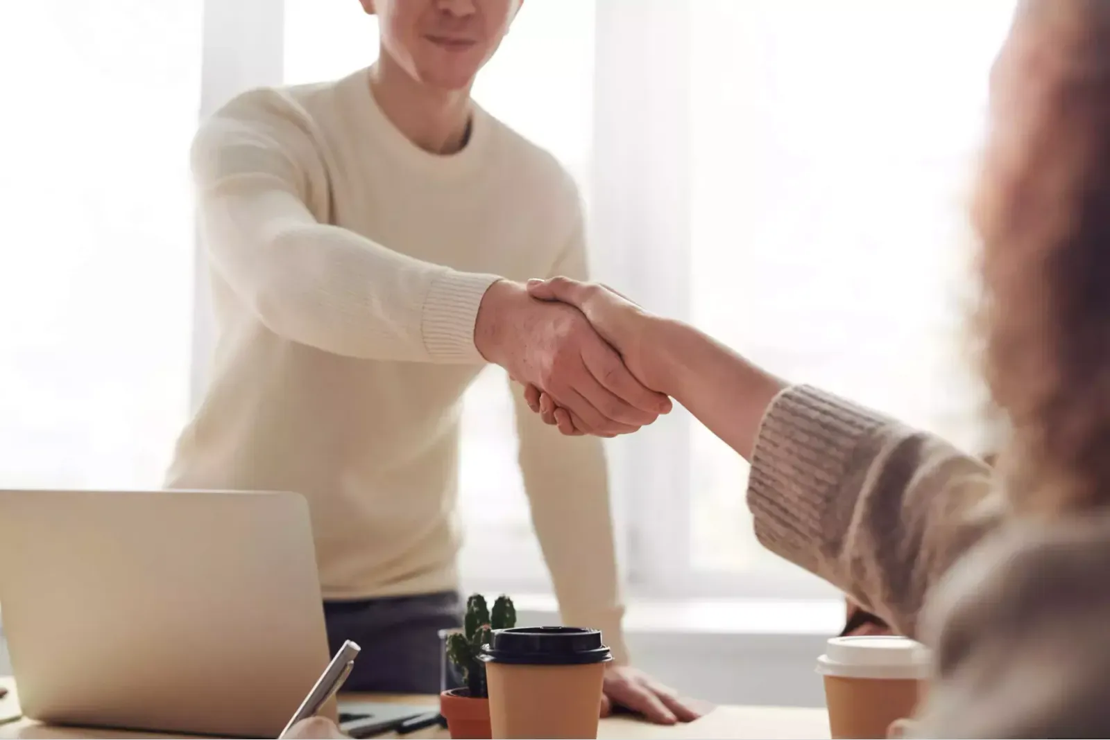 637752bd39ff1e56973c1958 Advantages And Disadvantages Of Hiring Freelancers P 1600